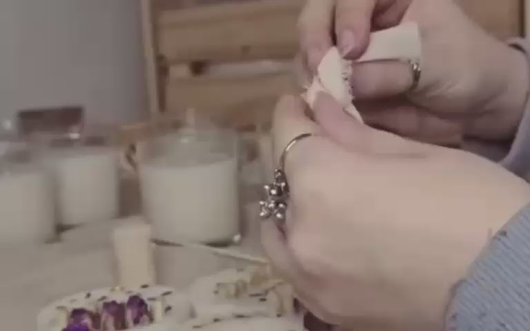 Carica il video: 